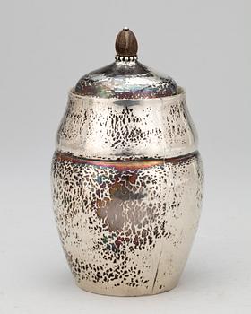 BURK, silver, Georg Jensen, Köpenhamn. 1900-talets första hälft. Vikt 233 gram.