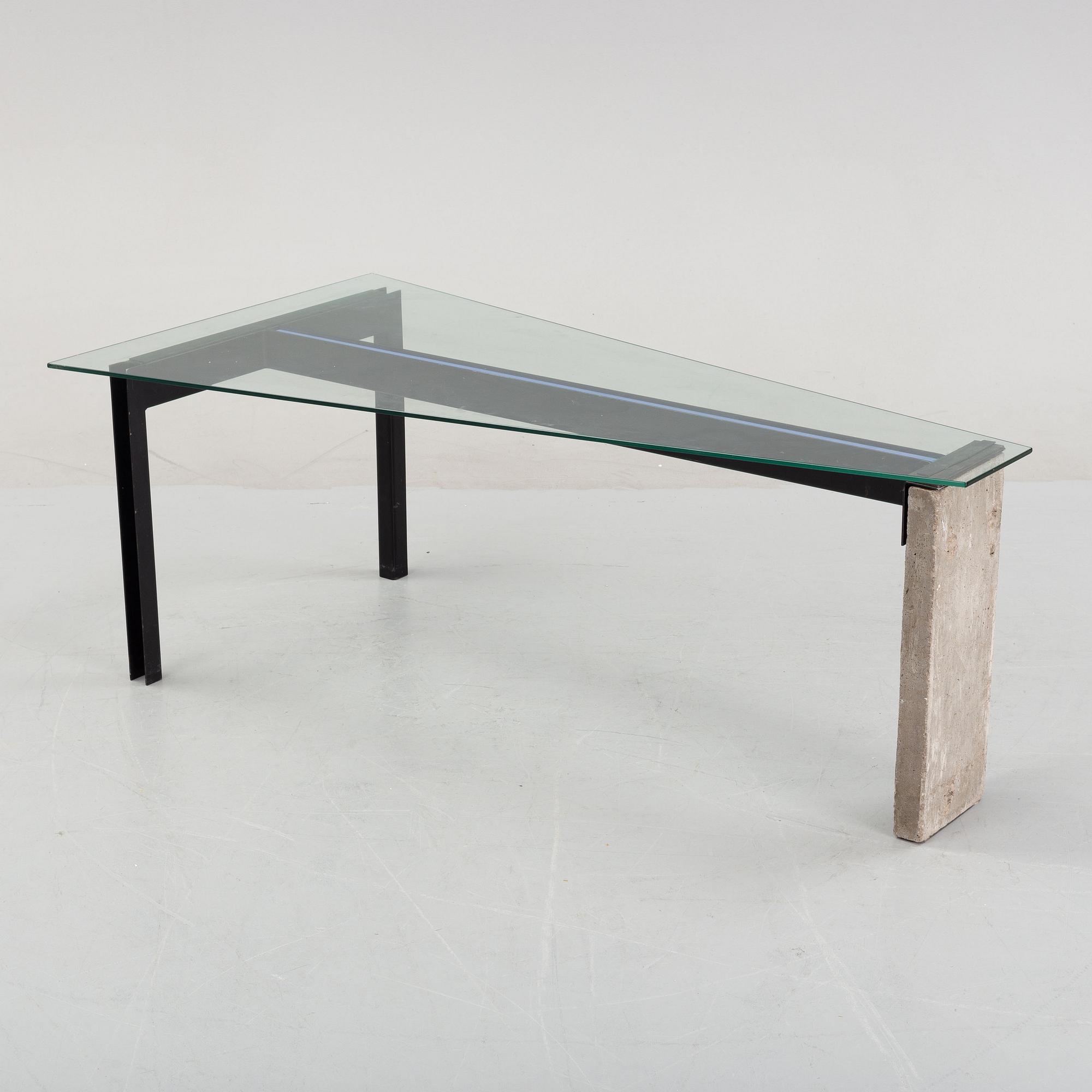 A 'Concrete' table by Jonas Bohlin for Källemo, end of the 20th Century.