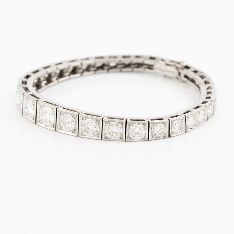 Tennisarmband 18K vitguld med runda briljantslipade diamanter.