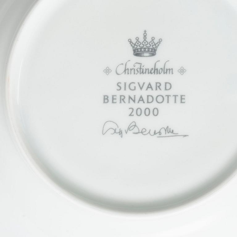 SIGVARD BERNADOTTE, SERVISDELAR, 36 delar, porslin "Christineholm"/"Marianne", 2000.