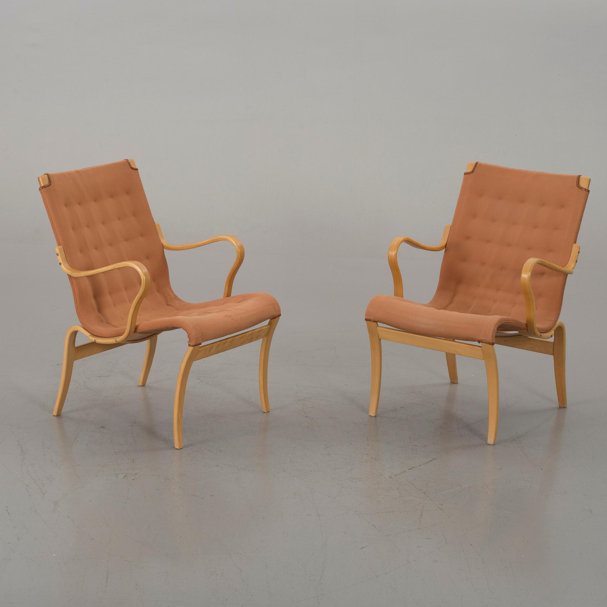 A PAIR OF BRUNO MATHSSON "MINA" ARMCHAIRS, Bruno Mathsson International.