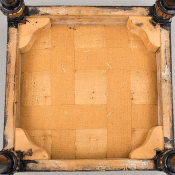 TABURETTER, ett par, sengustavianska.Omkring år 1800.