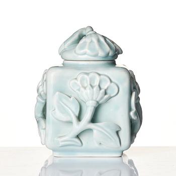 Wilhelm Kåge, a glazed ceramic tea caddy with cover, Gustavsberg, 1925.