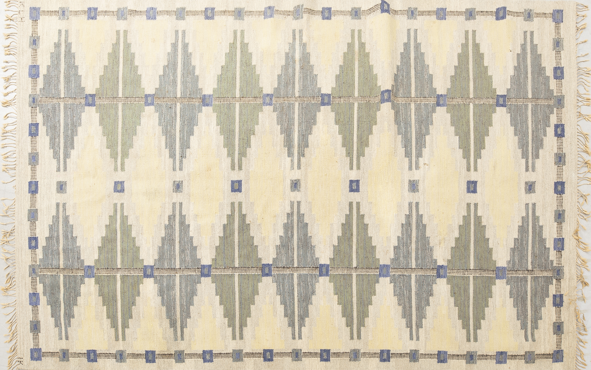 Irma Kronlund, matta röllakan signerad  KLH IK ca 308x228 cm.