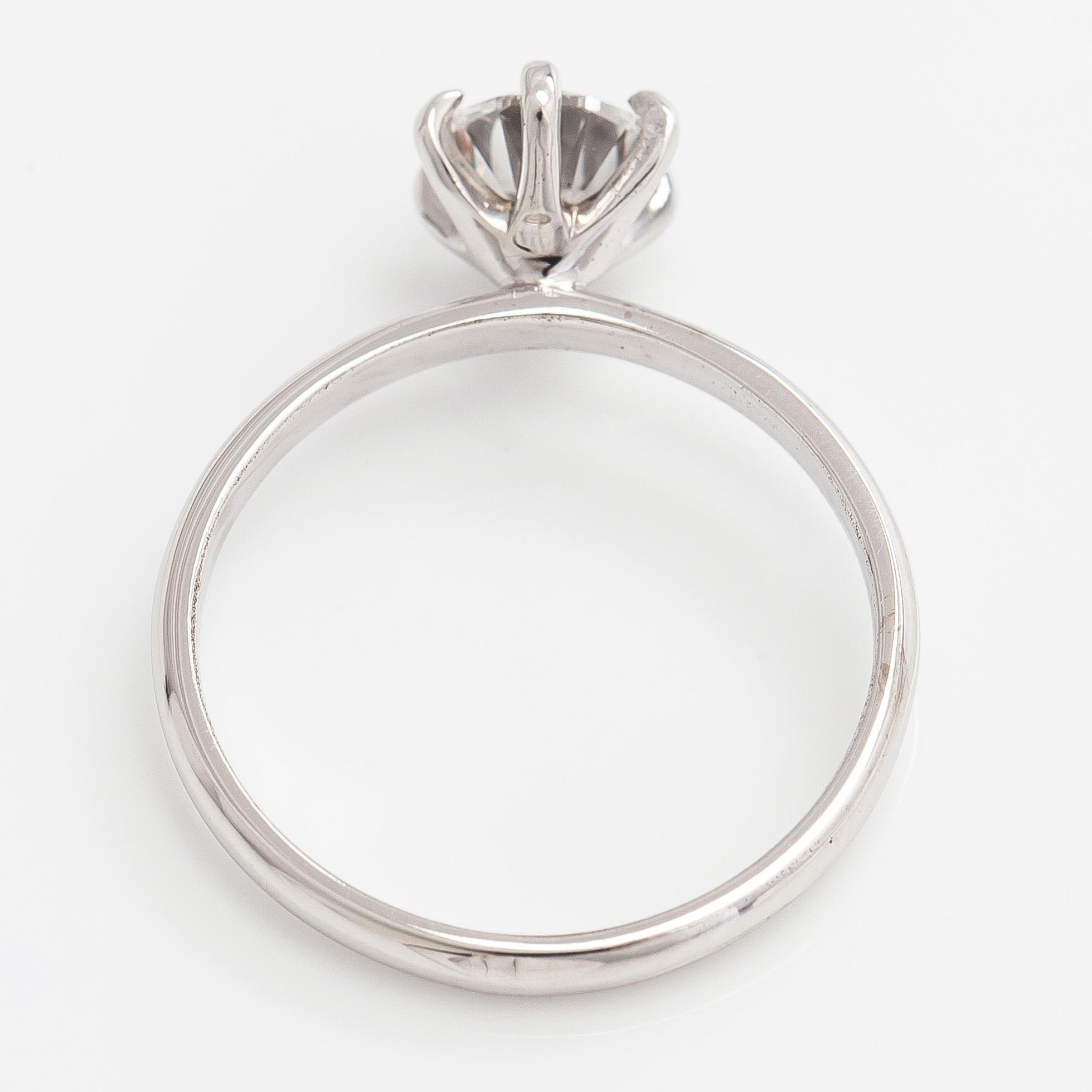 Ring, solitaire, brilliant cut diamond, 14K white gold.