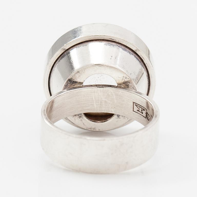 Elis Kauppi, Ring, silver, bergskristall. Kupittaan kulta, Åbo 1964.