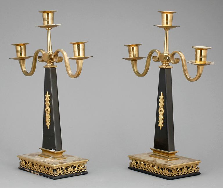 KANDELABRAR, ett par, empirestil, 1900-tal.