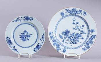 TALLRIK och FAT, porslin, Kina, Qianlong, 1700-tal.