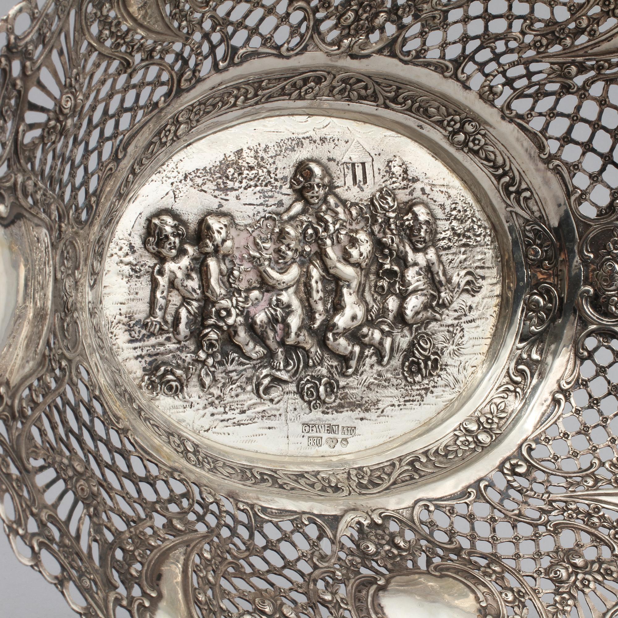 GALLERSKÅL, silver, rokokostil, Gewe, Malmö, 1975. Vikt 706 g.