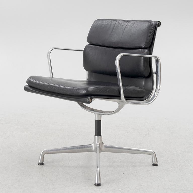 Charles & Ray Eames, "Soft Pad Chair EA 208", Vitra.