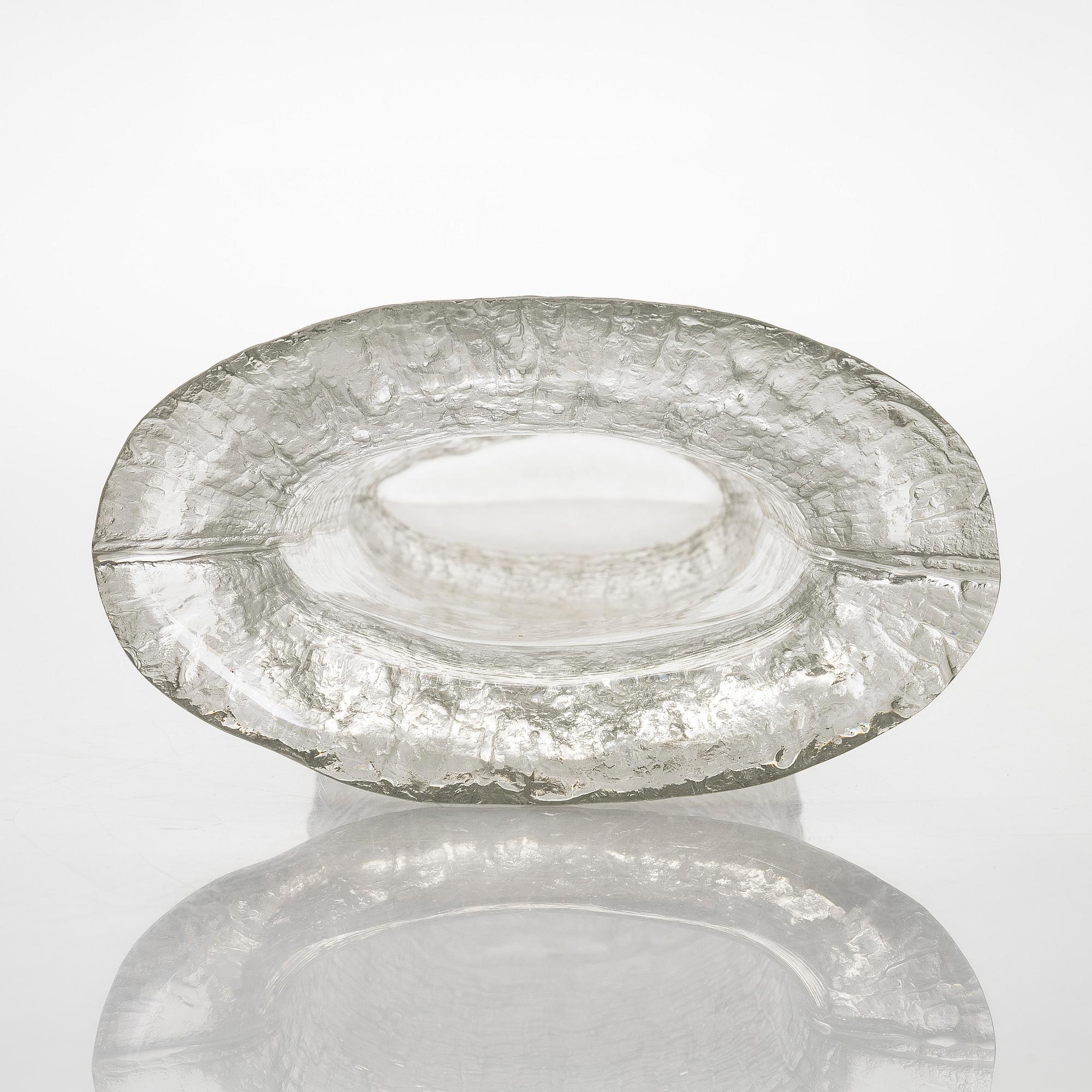 Timo Sarpaneva, A glass vase from "Finlandia"- series, signed Timo Sarpaneva.