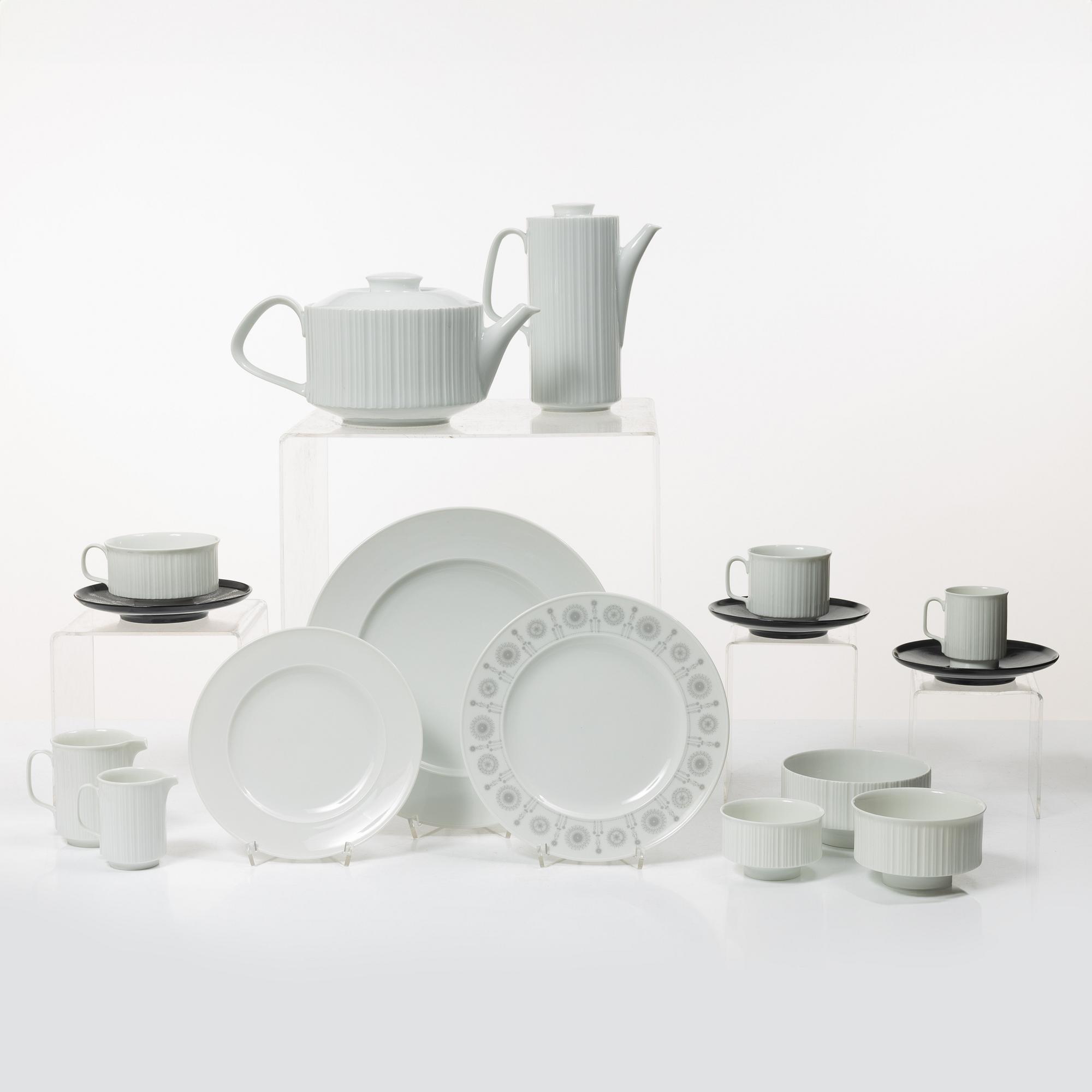 Tapio Wirkkala, A dinner service, 81 pieces, porcelain, “Variation”, Rosenthal Studio-line, designed in 1962.