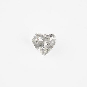 Heart-shaped brilliant-cut diamond 0.50 ct with accompanying GIA dossier.