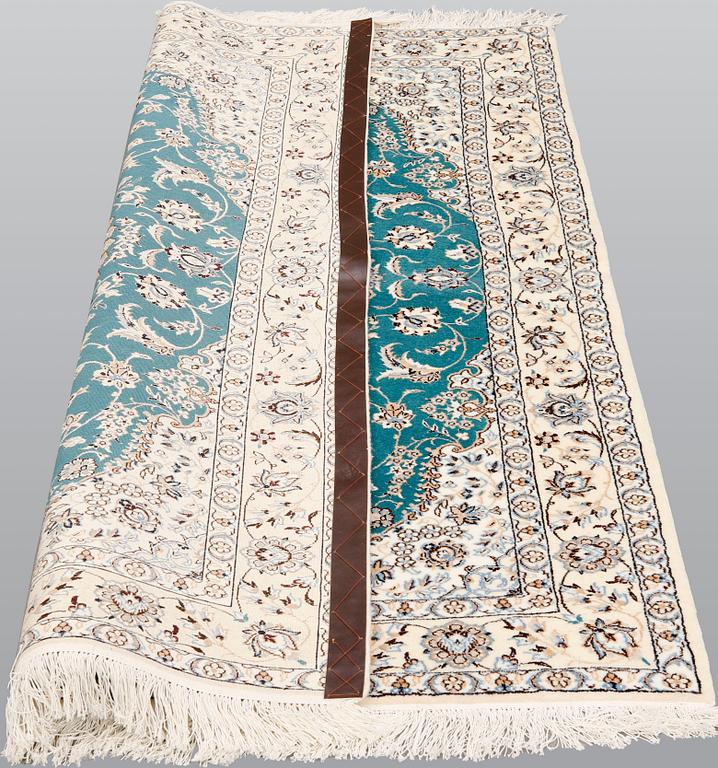 A Nain rug, part silk, so-called 6LAA, approx. 164 x 110 cm.