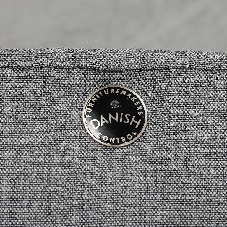 Hans J Wegner, a apir of 'Kastrup Airport Lounge Chair' for AP stolen.