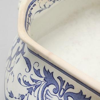 An earthenware tableware set of 78 pcs, "Arona" by Rörstrand, in production 1902-1910.