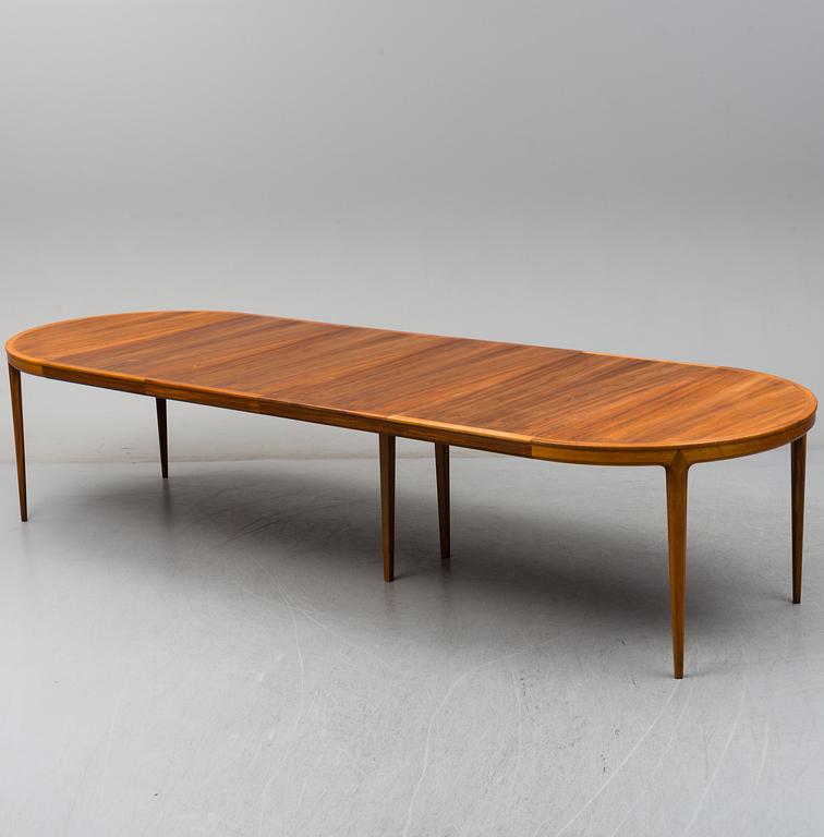 BERTIL FRIDHAGEN, A walnut veneered dining table from Bodafors, 1963.