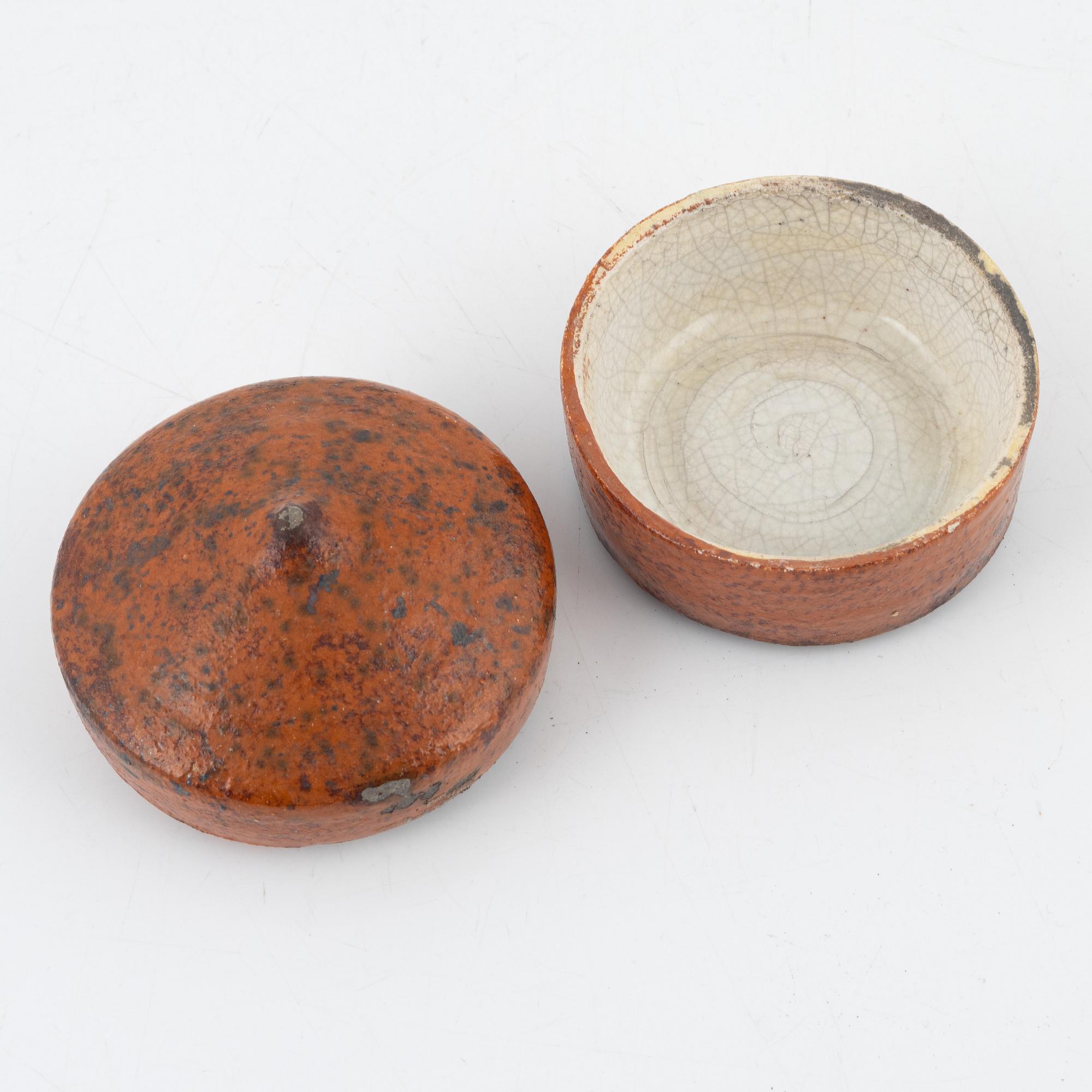 Inger Rokkjaer, lidded box, raku, Denmark, 2004.