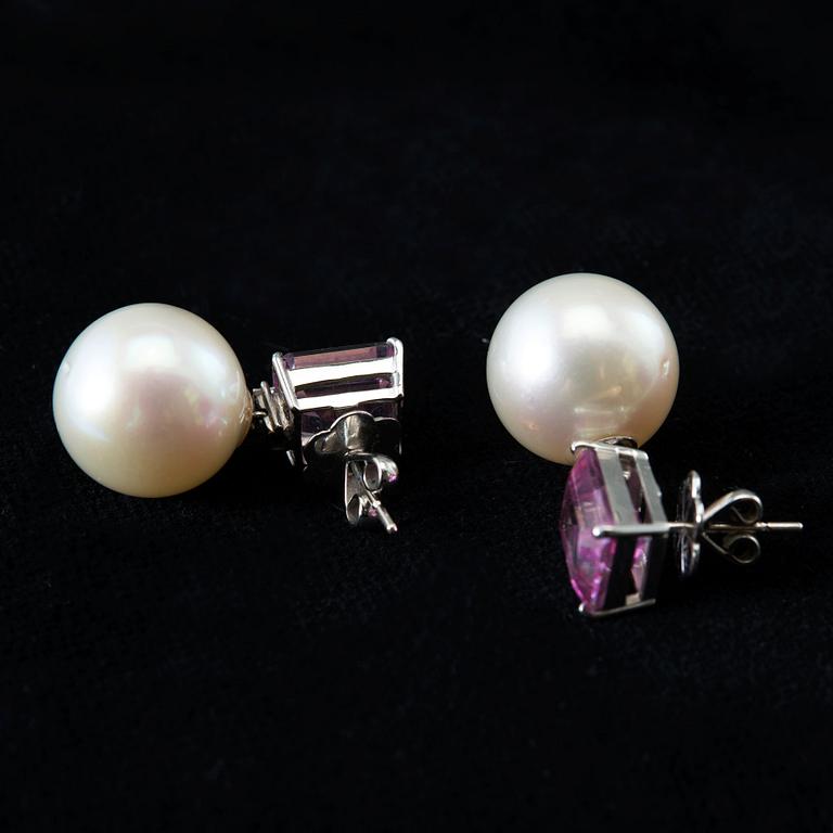 A PAIR OF EARRINGS, south sea pearls 16 mm, tourmalines 11x9 mm, baguette cut diamonds c. 0.20 ct. 18K white gold.