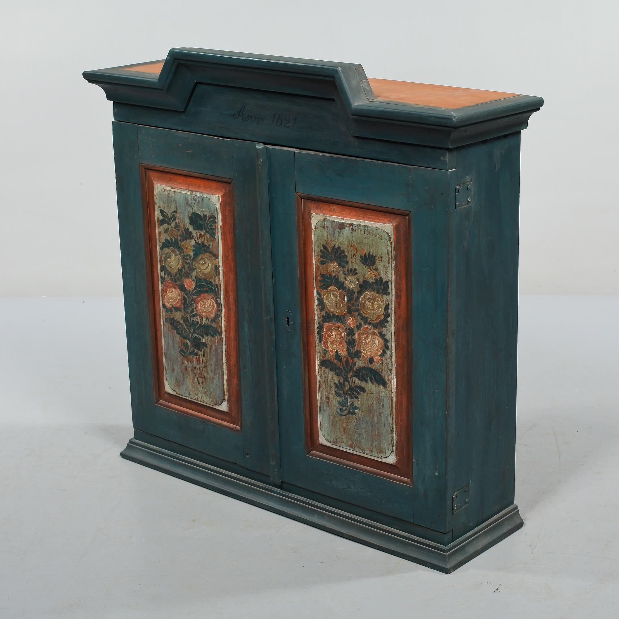 HÄNGSKÅP, modern tillverkning med äldre delar.