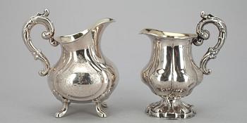GRÄDDSNÄCKOR, 2 st, silver, Carl Wictor Talen, Helsingfors 1858 samt Wilhelm Pettersson, Åbo 1887. Tot. vikt ca 268 g.
