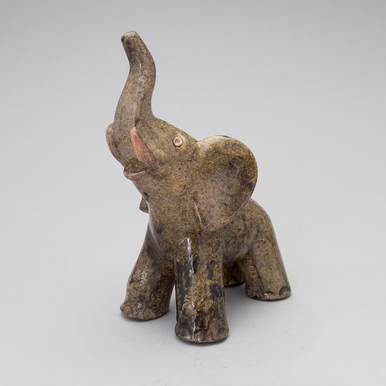 A ceramic elephant designed by Kerttu Suvanto-Vaajakallio for Kupittaan Savi.