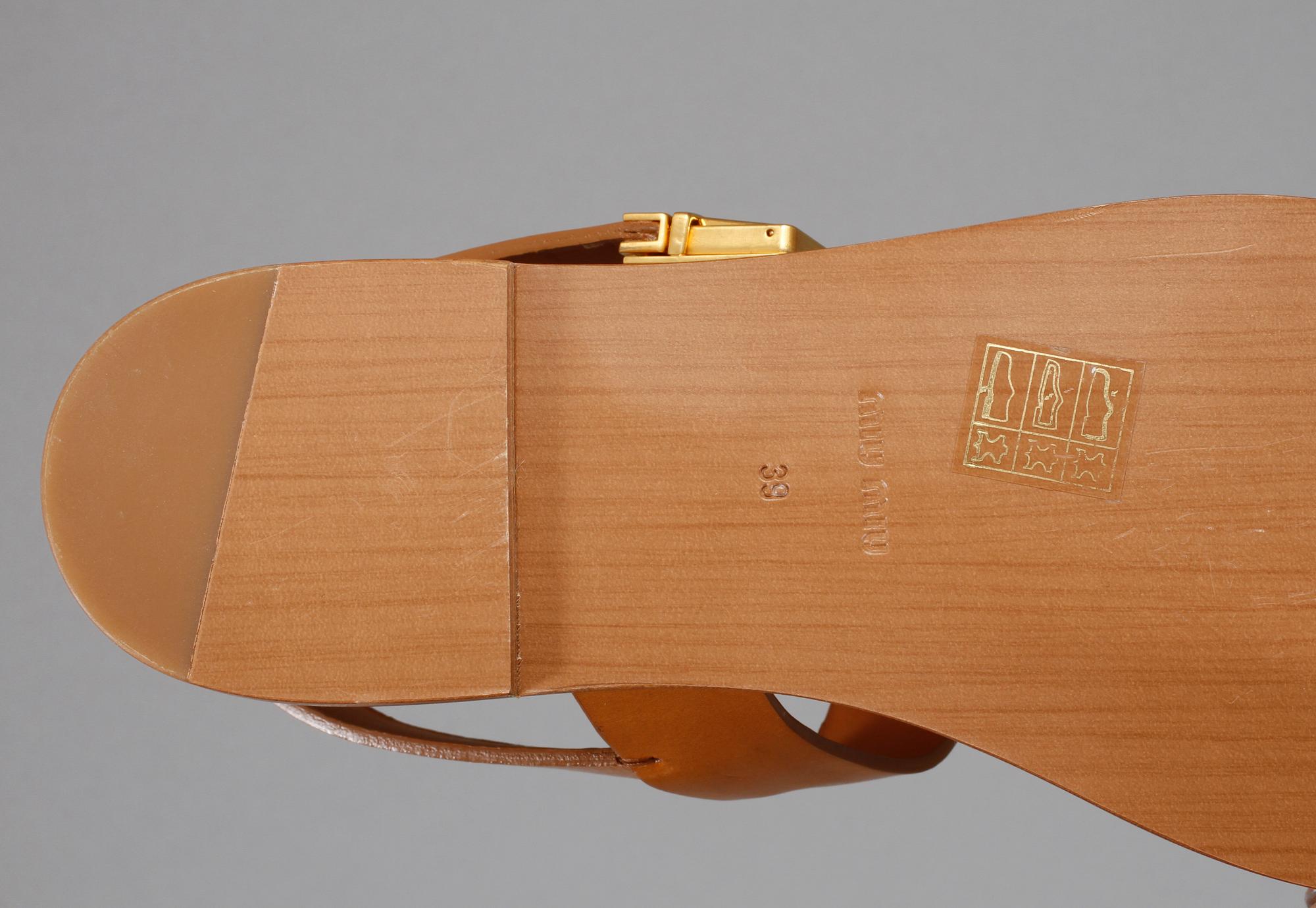 SKOR/SANDALER, Miu miu.