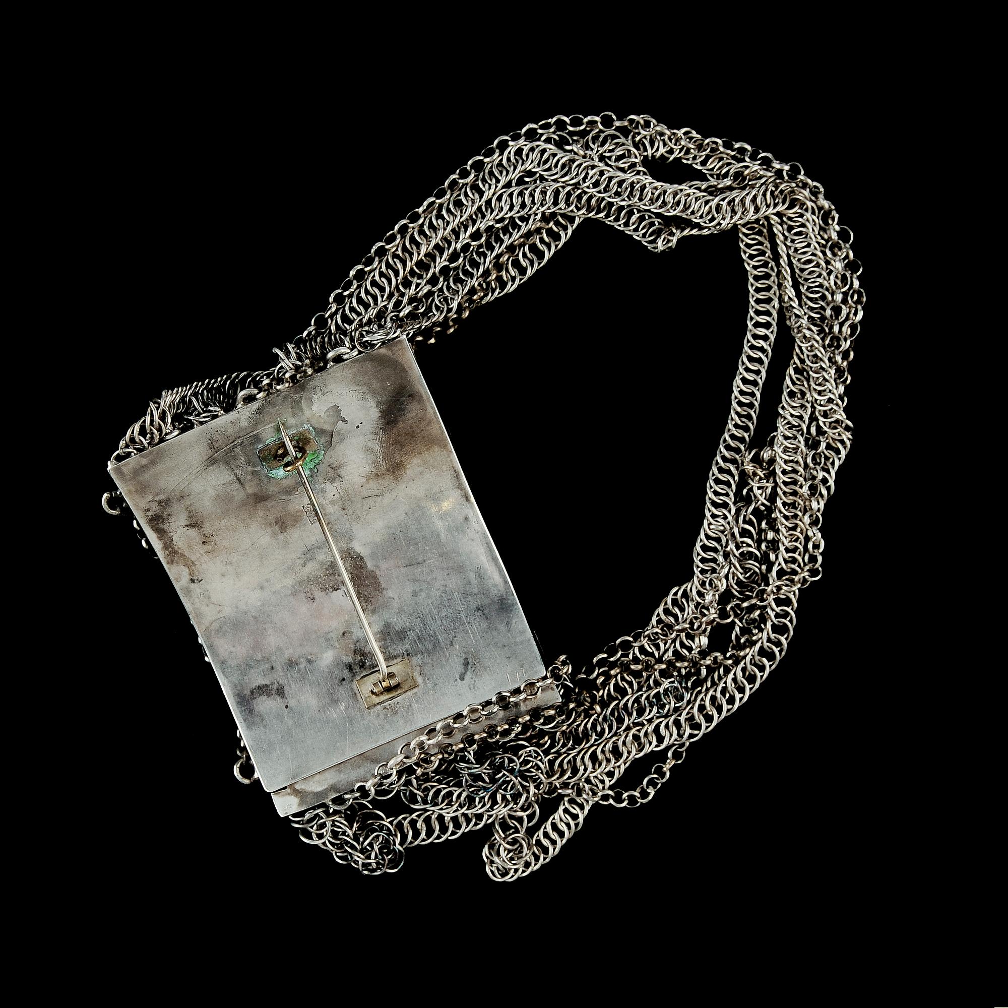 DRÄKTSMYCKE, förgyllt silver. Gustaf Wilhelm Nordström, Växjö 1843. Total vikt ca 129 g.