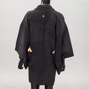 KIMONO, kort modell, siden. Enligt uppgift omkring 1900.