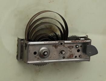 PLÅTLEKSAKER, 2 st, 1900-talets första hälft.