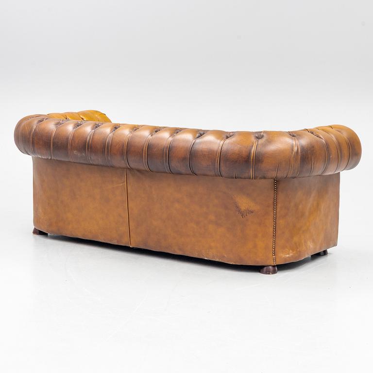 Sofa, Chesterfield model, late 20th century.