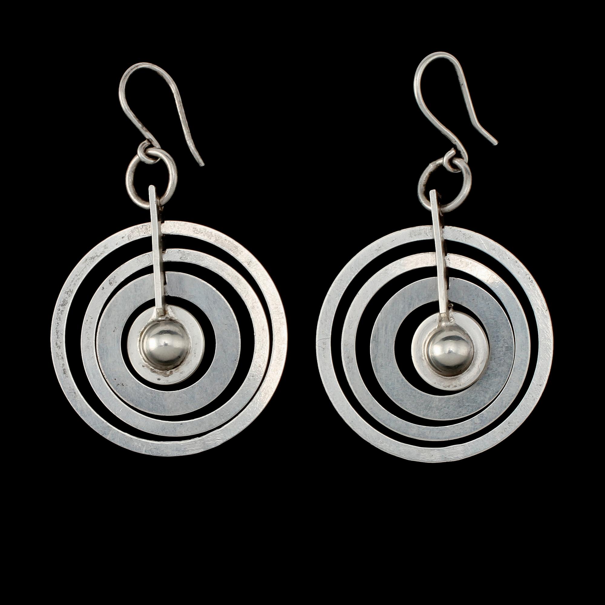 ÖRHÄNGEN, ett par, silver, "Silver Moon", Tapio Wirkkala, Nils Westerback, Finland, svenska importstämplar. Vikt 6 g.