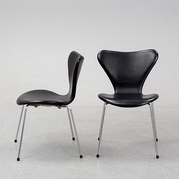 ARNE JACOBSEN, stolar, 3 st, "Sjuan", Fritz Hansen, Danmark.