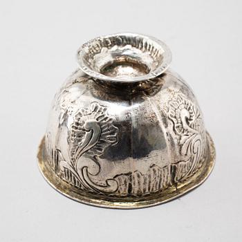 Petter Röding, Varberg (v 1741-1763), tumlare 2 st, silver samt en tumlare, ostämplad.