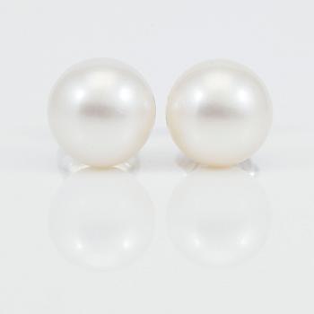 ÖRHÄNGEN, 1 par, vittonade odlade sötvattenspärlor.