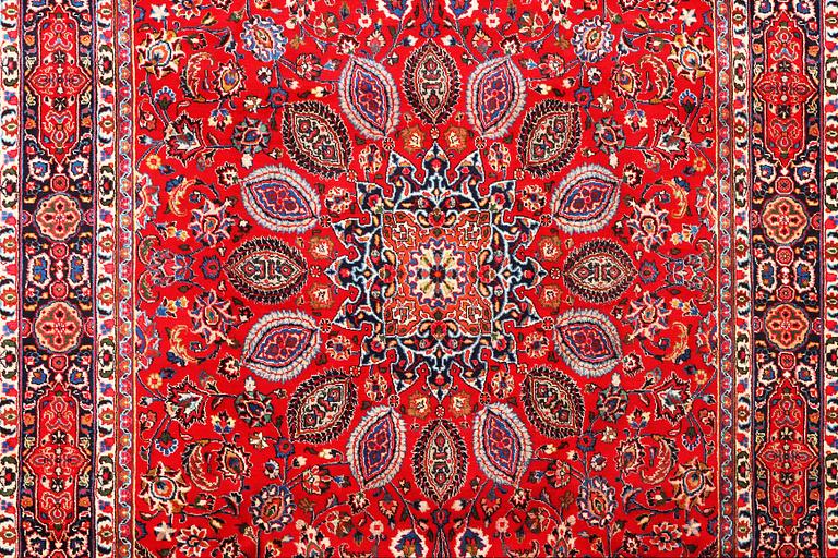 A Keshan carpet, c. 355 x 245 cm.