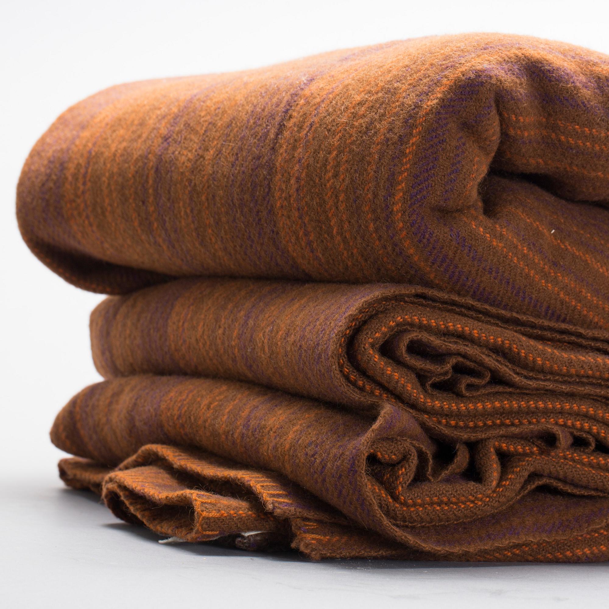 PLÄDAR, 2 st Viola Gråsten, 1900-talets andra hälft.