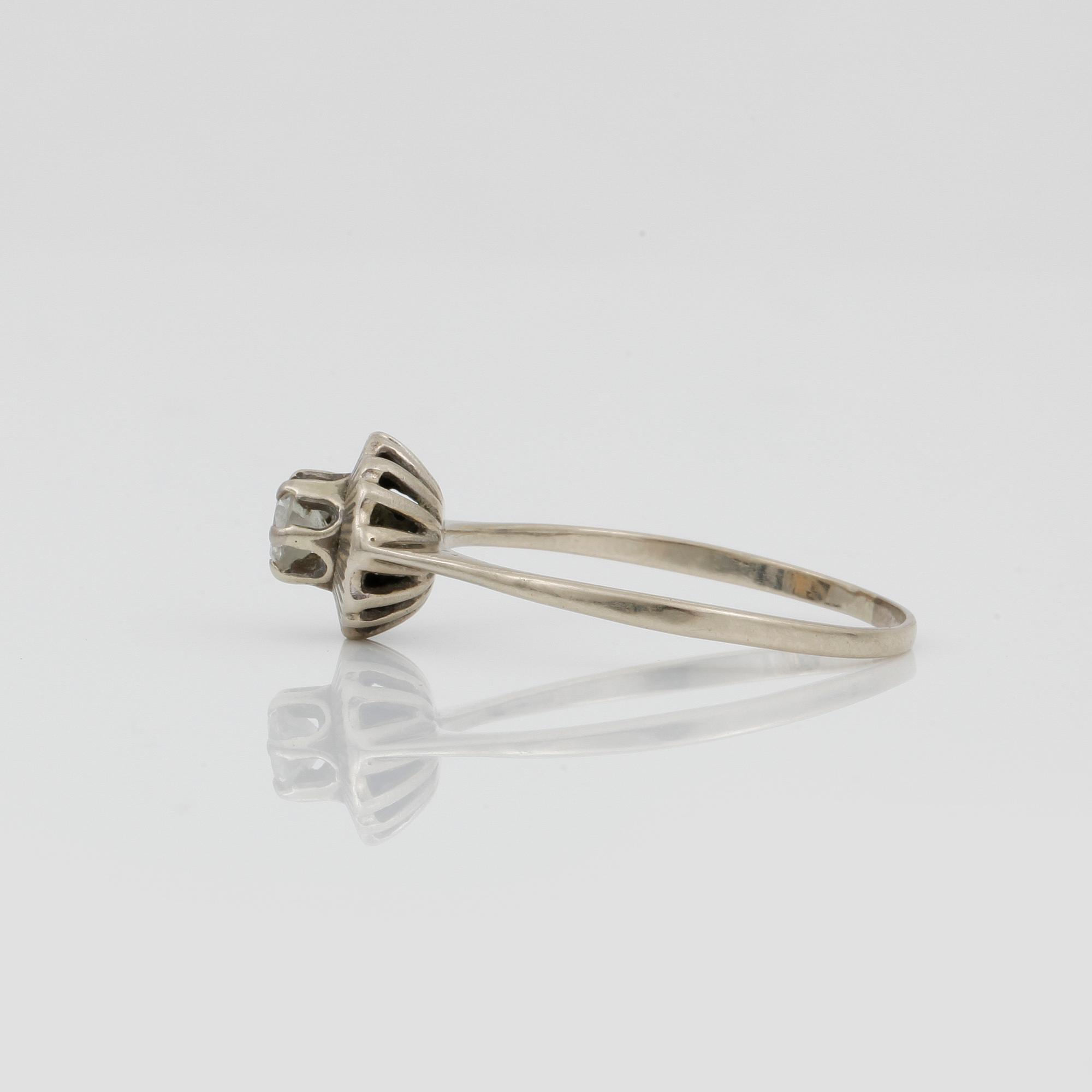 ENSTENSRING, vitguld 18K, 0,3 ct, ostämplad, 1900-tal. Vikt ca 1 gram.