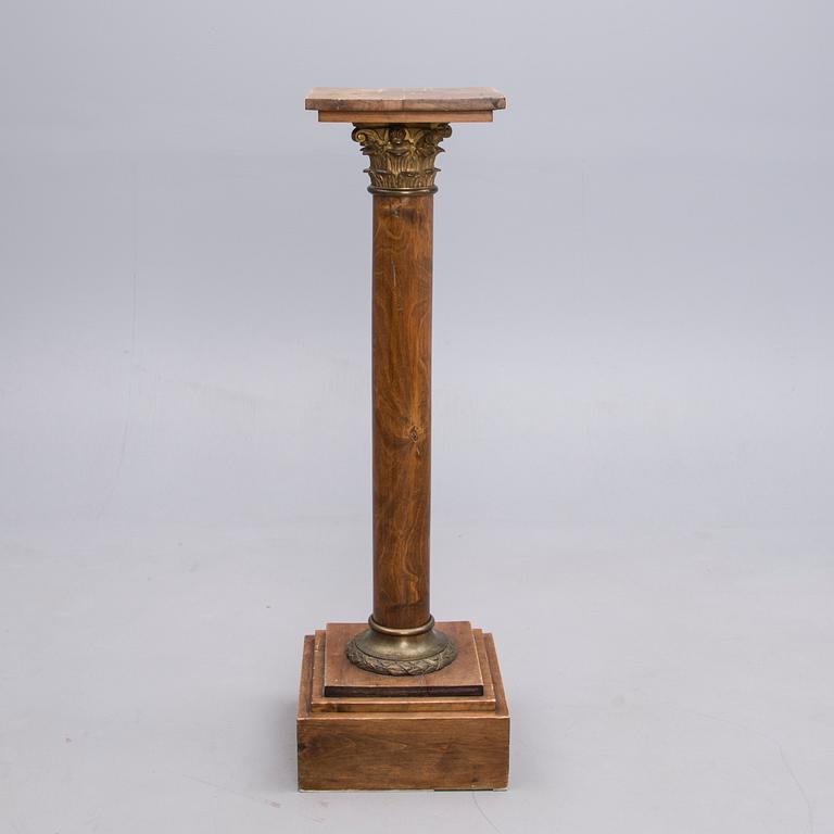 PELARE / PIEDESTAL, sekelskiftet 1800/1900.