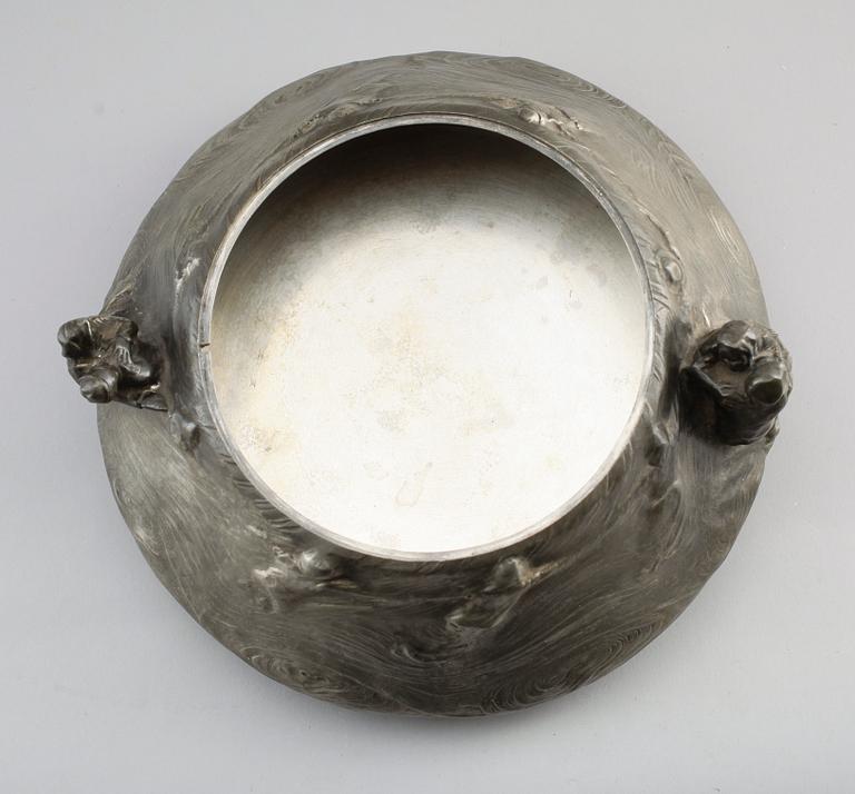 TERRIN MED LOCK,
tenn, Aron Jerndahl, Schreuder & Olsson, Stockholm, signerad och daterad 1903, tillverkad 1950.