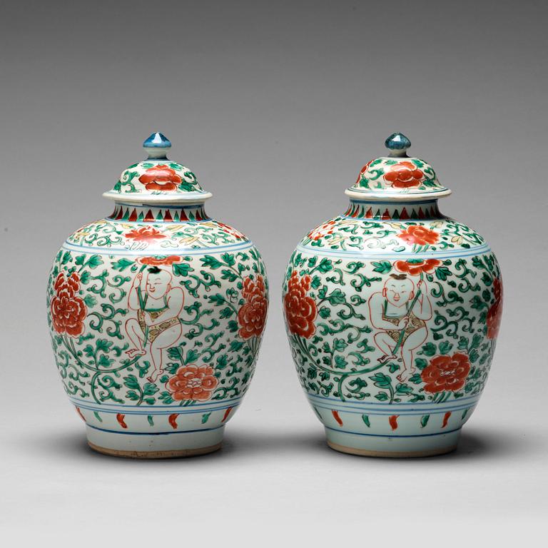 A pair of wucai Transitional jars, 17th Century.