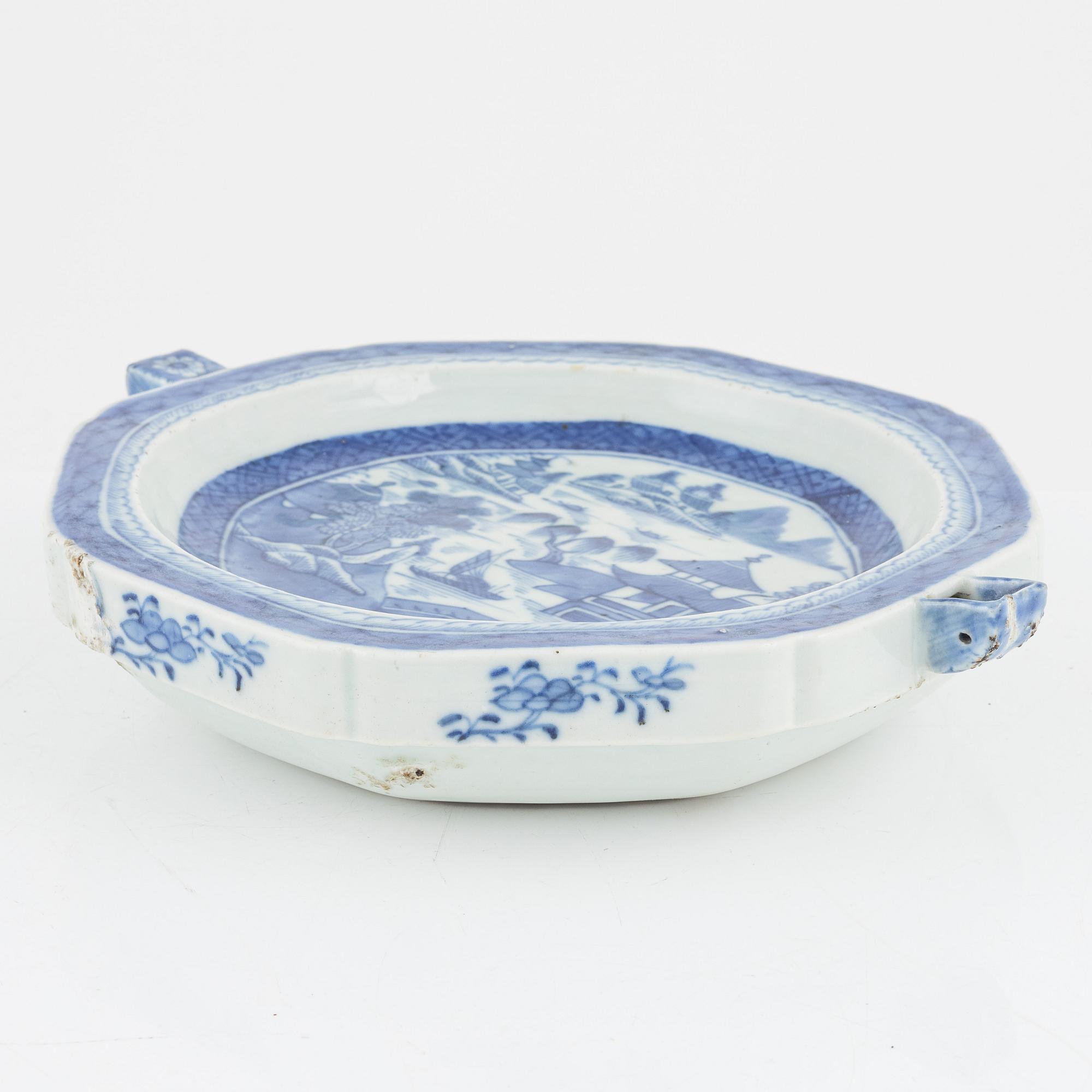 A blue and white hot water dish, Qing dynasty, Jiaqing (1796-1820).