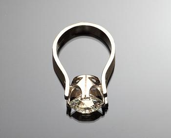 RING, antikslipad diamant, 5.05 ct. Elon Arenhill, Malmö 1976.