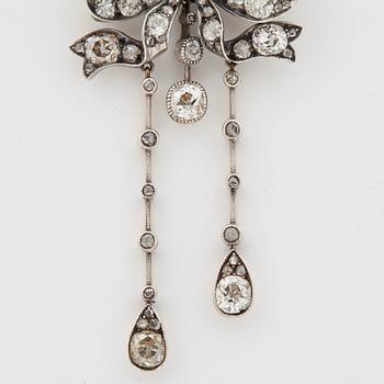 A old- and rosecut diamond pendant. Probably 1860s.