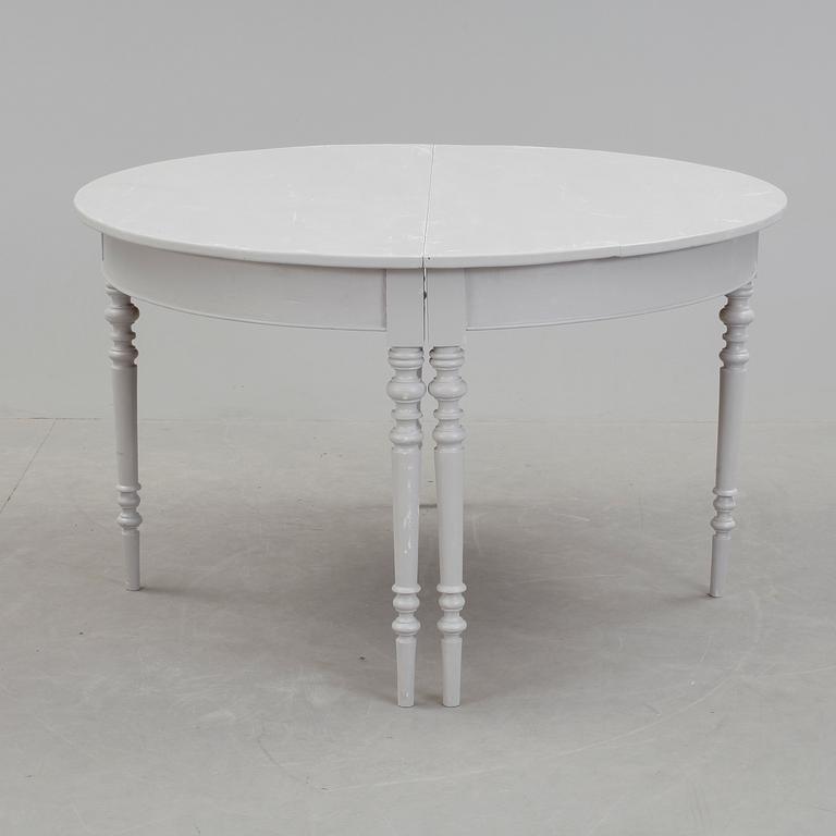 MÅNBORD / KONSOLBORD, ett par, 1800/1900-tal.