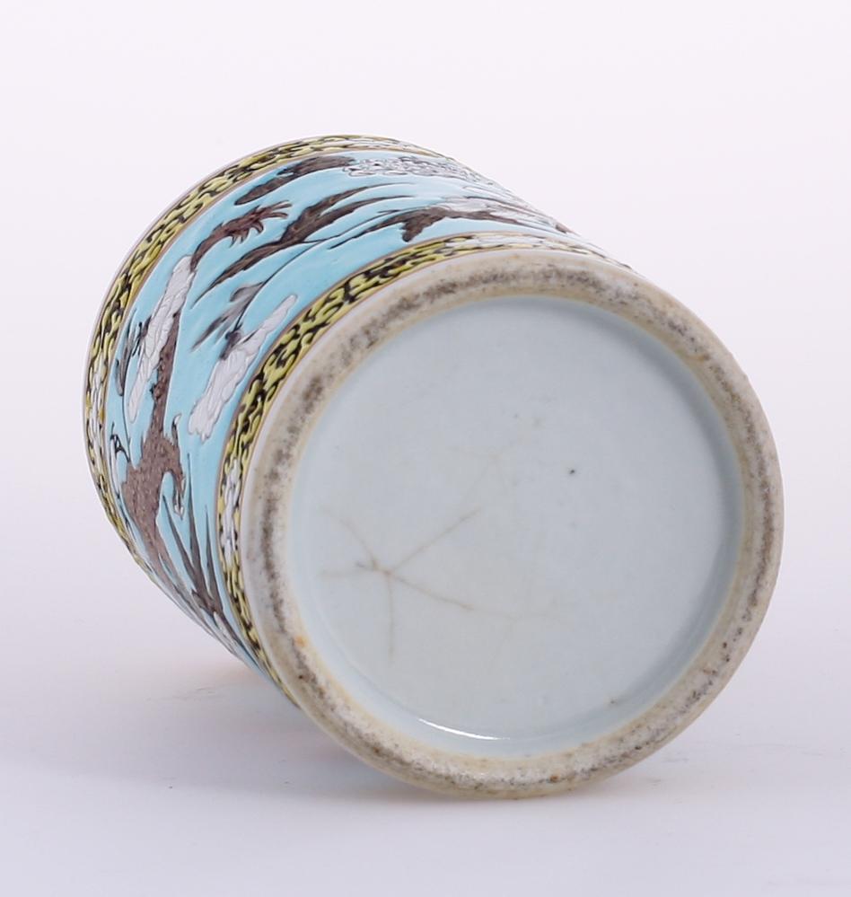 PENSELSTÄLL, porslin. Sen Qing, sekelskiftet 1900.