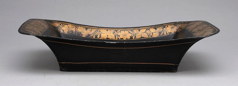 BRÖDKORG, plåt, empire, 1800-talets första hälft.