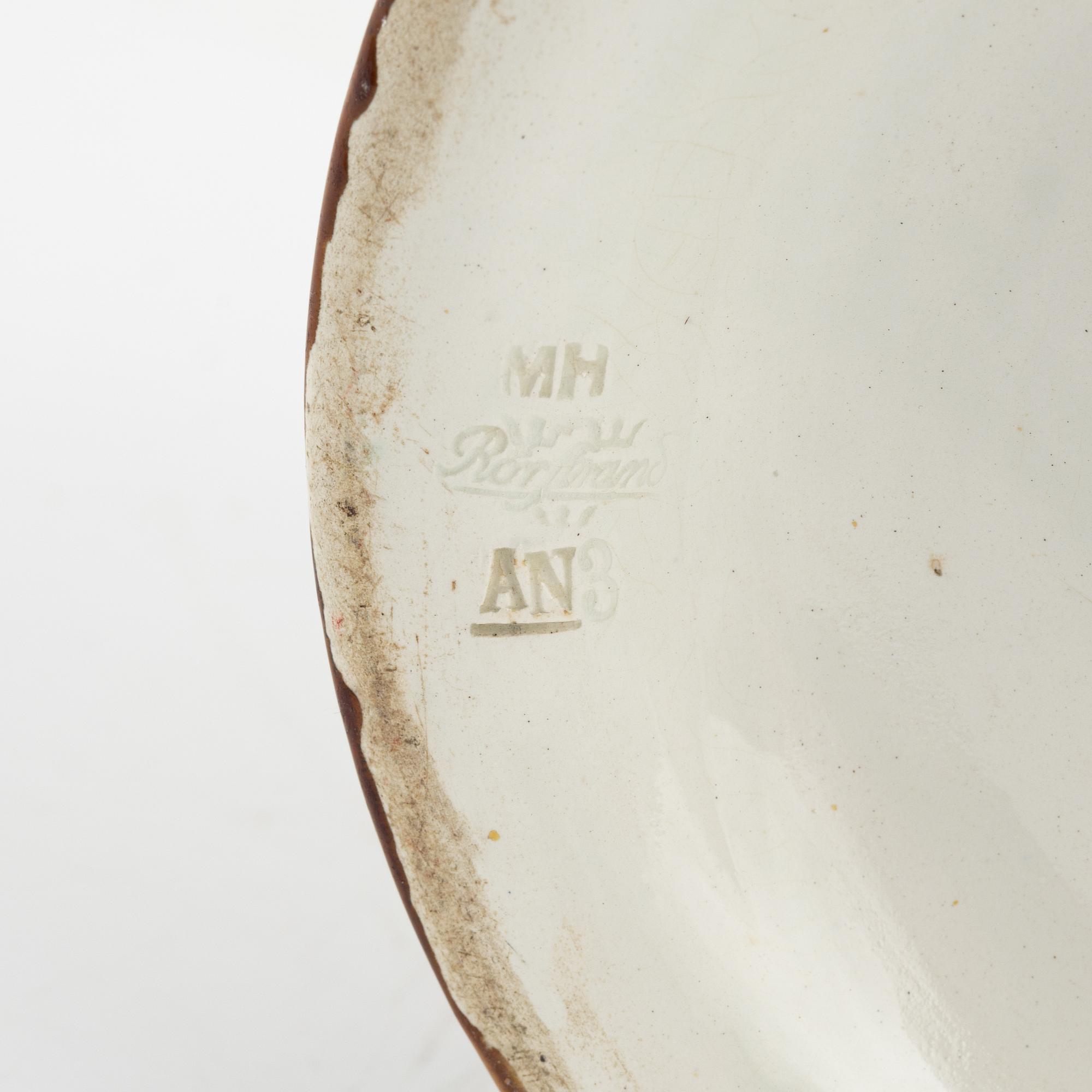 An earthenware urn from Rörstrand, around the year 1900.