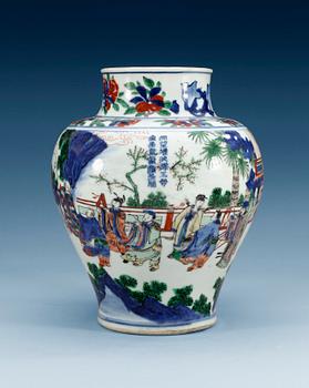 1333. A Transitional wucai jar, 17th Century.