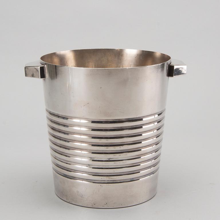 A French advertising Champagne cooler for Pommery & Greno, 20th century.